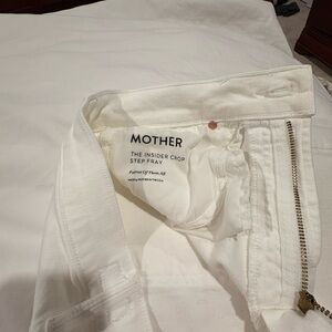 MOTHER Cream Insider Crop Step Fray Jeans